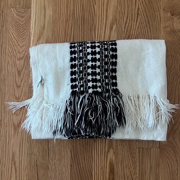 American Eagle White & Houndstooth Huge Blanket Scarf OSFA